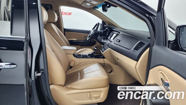 Kia Canival 2019 — photo 16