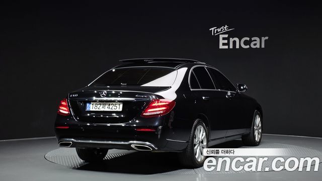 Mercedes-Benz E-Class 2019 — photo 2