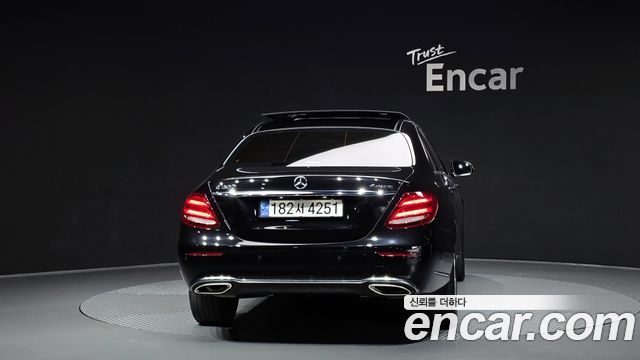 Mercedes-Benz E-Class 2019 — photo 4
