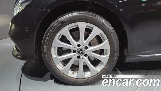 Mercedes-Benz E-Class 2019 — photo 5