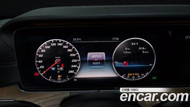 Mercedes-Benz E-Class 2019 — photo 11