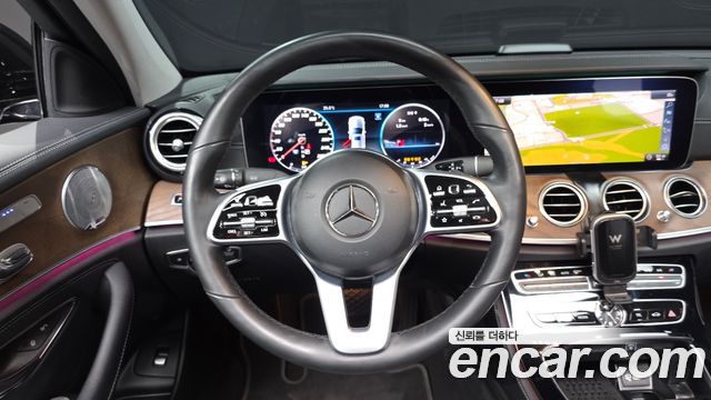 Mercedes-Benz E-Class 2019 — photo 18