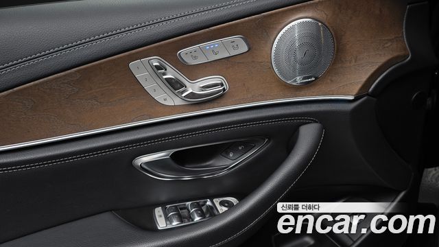 Mercedes-Benz E-Class 2019 — photo 22
