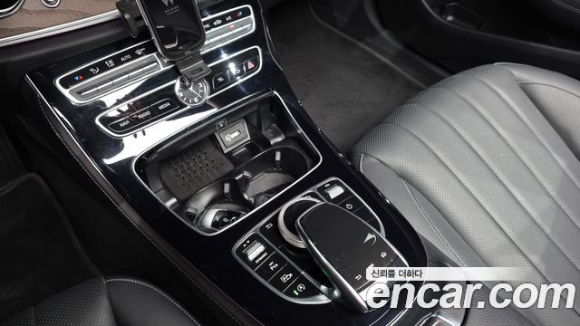 Mercedes-Benz E-Class 2019 — photo 23