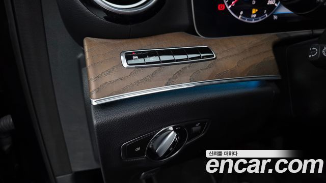 Mercedes-Benz E-Class 2019 — photo 24