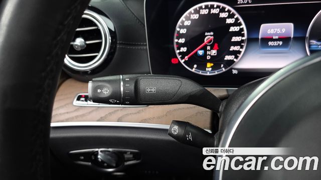 Mercedes-Benz E-Class 2019 — photo 25