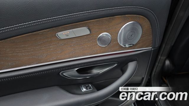 Mercedes-Benz E-Class 2019 — photo 26
