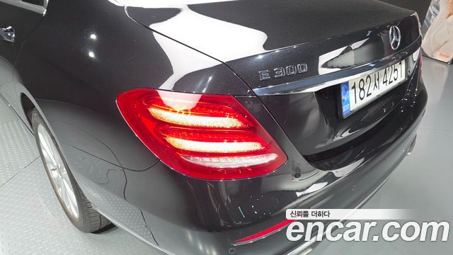 Mercedes-Benz E-Class 2019 — photo 9