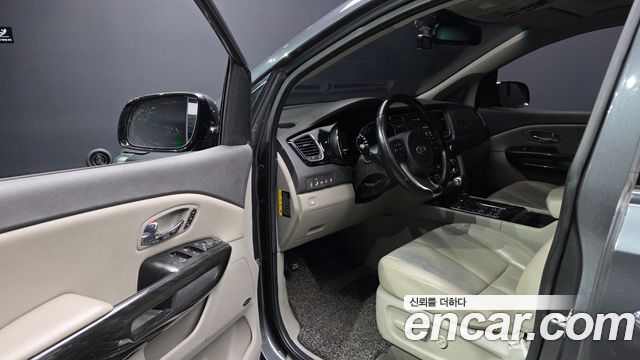 Kia Canival 2016 — photo 10