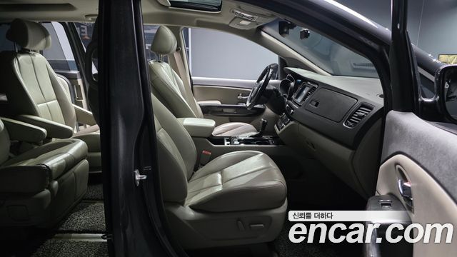 Kia Canival 2016 — photo 11