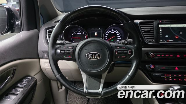 Kia Canival 2016 — photo 13