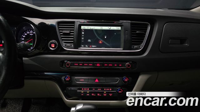 Kia Canival 2016 — photo 14