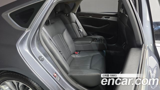 Hyundai Genesis 2016 — photo 16