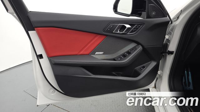BMW 1-Series 2025 — photo 14