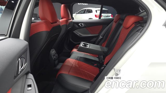 BMW 1-Series 2025 — photo 16