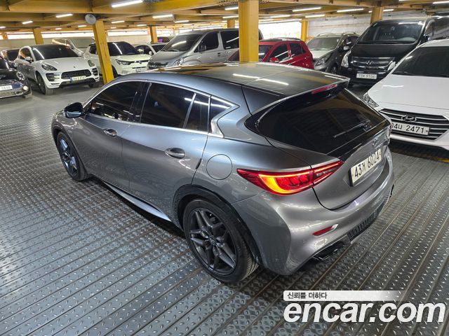 Infiniti Q30 2017 — photo 2