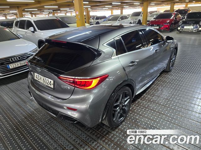 Infiniti Q30 2017 — photo 3