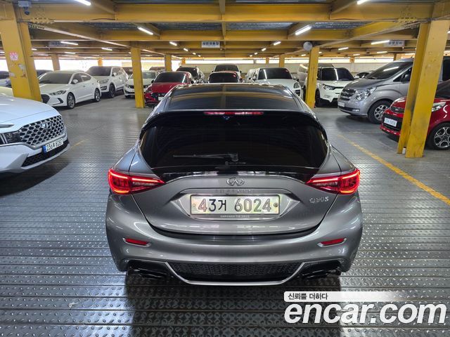 Infiniti Q30 2017 — photo 6