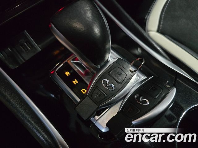 Infiniti Q30 2017 — photo 10