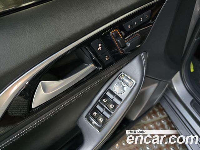 Infiniti Q30 2017 — photo 11