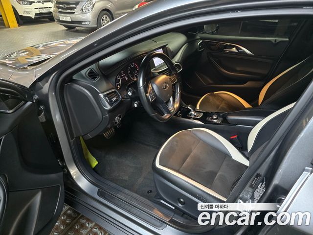 Infiniti Q30 2017 — photo 12