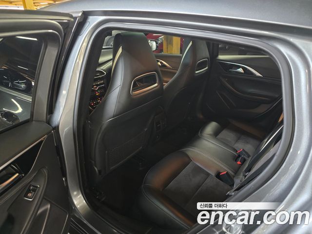 Infiniti Q30 2017 — photo 13