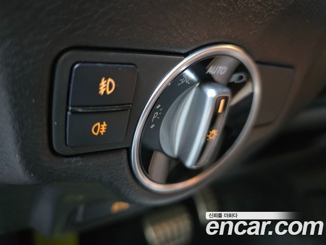 Infiniti Q30 2017 — photo 14