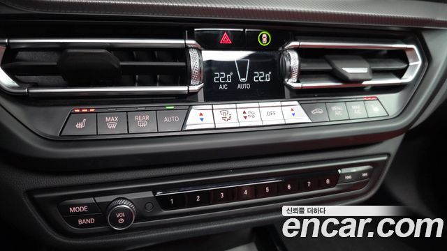 BMW 1-Series 2021 — photo 16