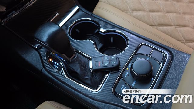 Jeep Cherokee 2020 — photo 12