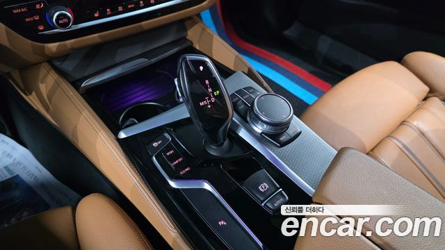 BMW 5-Series 2018 — photo 9