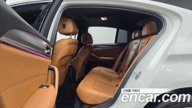 BMW 5-Series 2018 — photo 12