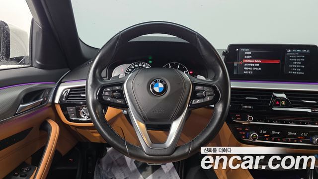 BMW 5-Series 2018 — photo 15