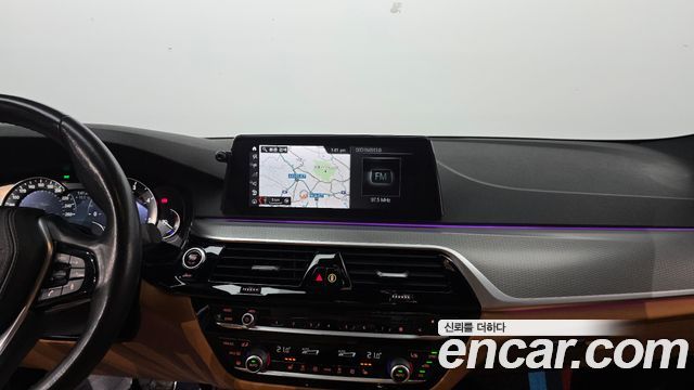 BMW 5-Series 2018 — photo 16