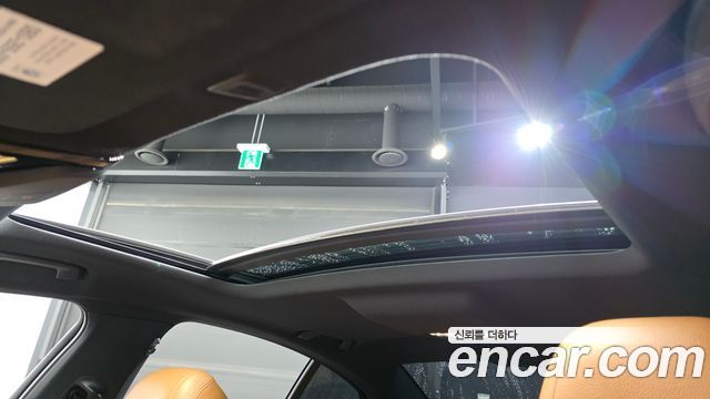 BMW 5-Series 2018 — photo 19