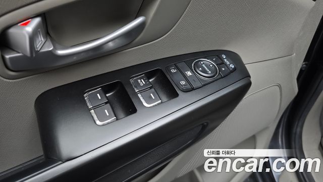 Kia Canival 2016 — photo 17