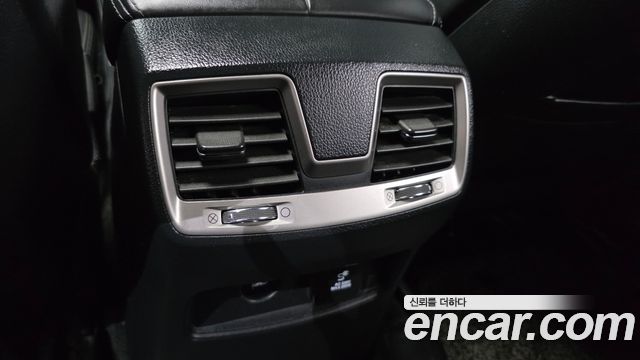 KG Mobility Rexton 2018 — photo 29