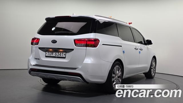 Kia Canival 2017 — photo 2