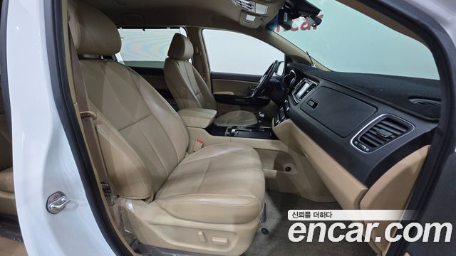 Kia Canival 2017 — photo 10