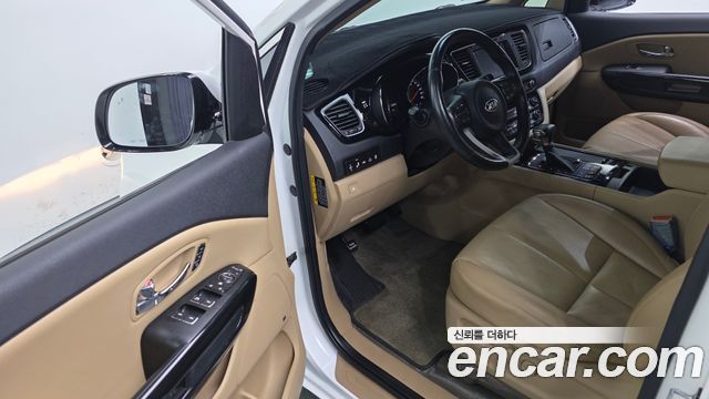 Kia Canival 2017 — photo 11