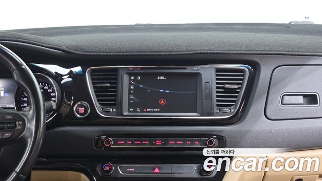 Kia Canival 2017 — photo 16