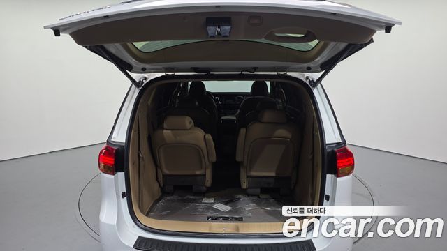 Kia Canival 2017 — photo 20