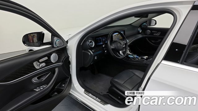 Mercedes-Benz E-Class 2018 — photo 10