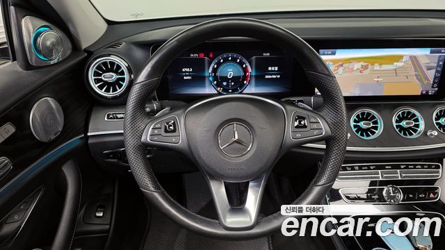 Mercedes-Benz E-Class 2018 — photo 14