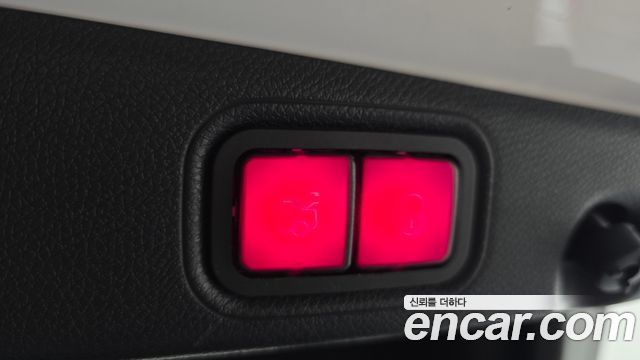 Mercedes-Benz E-Class 2018 — photo 17