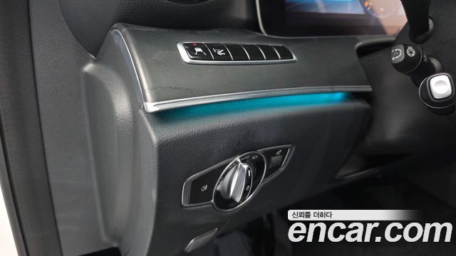 Mercedes-Benz E-Class 2018 — photo 19