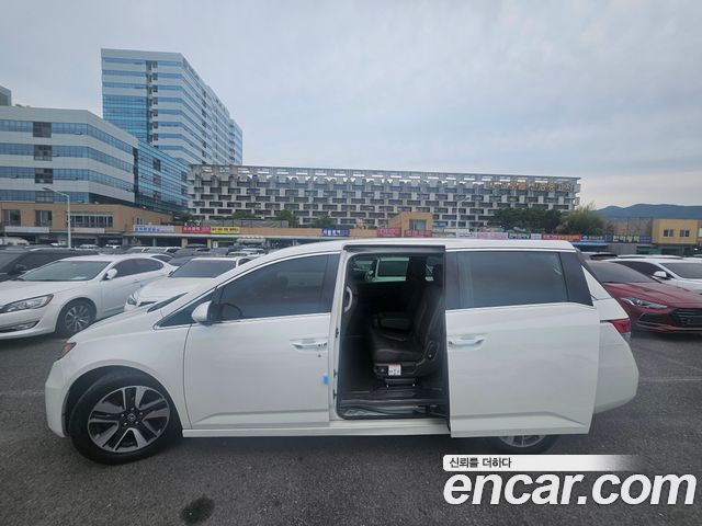 Honda Odyssey 2016 — photo 3