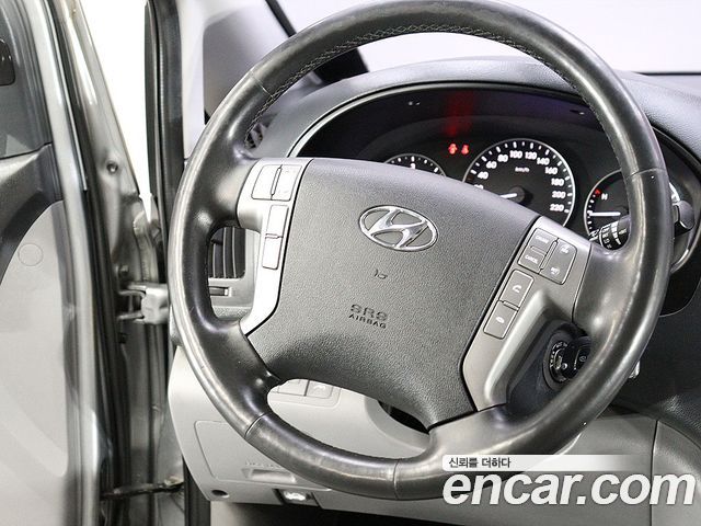 Hyundai Starex 2019 — photo 14