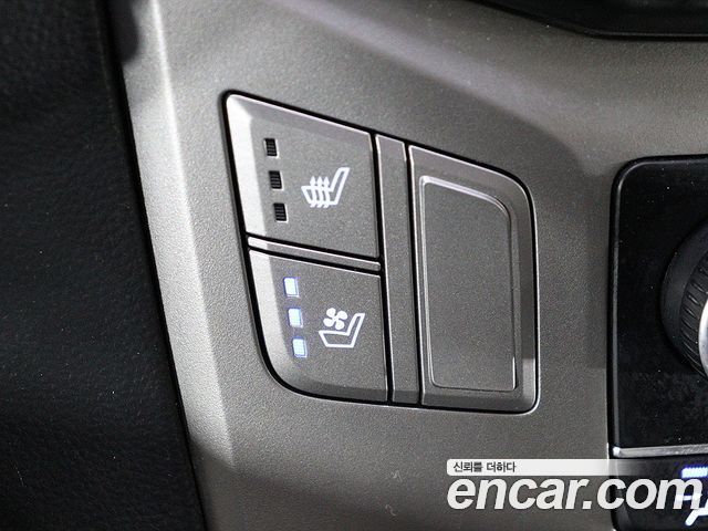 Hyundai Starex 2019 — photo 16