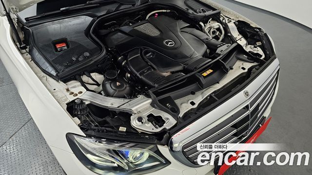 Mercedes-Benz E-Class 2020 — photo 6