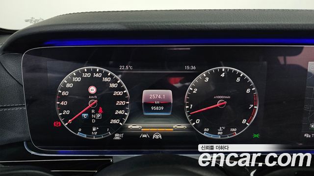 Mercedes-Benz E-Class 2020 — photo 11